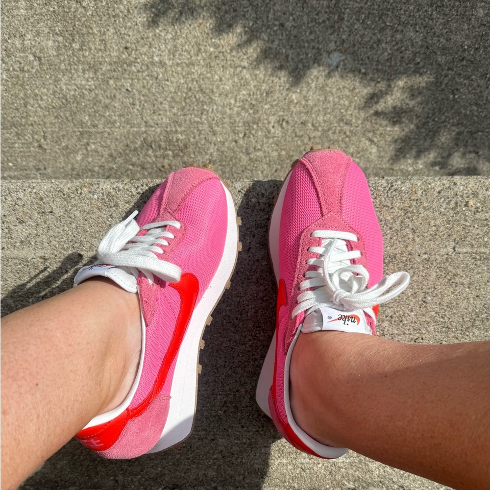 LD-1000 Sneaker (Women)
Nike - Picture 11 of 11